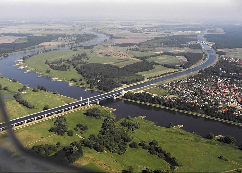 Самые впечатляющие водяные мосты