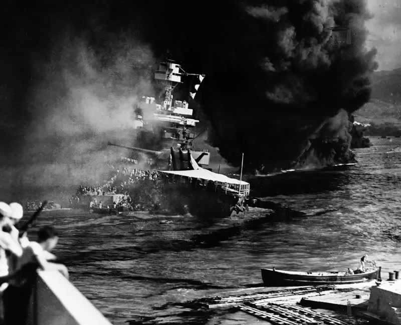 Жертвуя пешками. Как президент Рузвельт поймал Японию в смертельную ловушку Жертвуя пешками. Как президент Рузвельт поймал Японию в смертельную ловушку