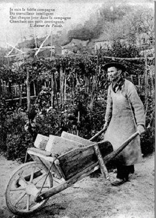 Почтальон потратил 30 лет, чтобы из придорожных камешков создать настоящий дворец Почтальон потратил 30 лет, чтобы из придорожных камешков создать настоящий дворец