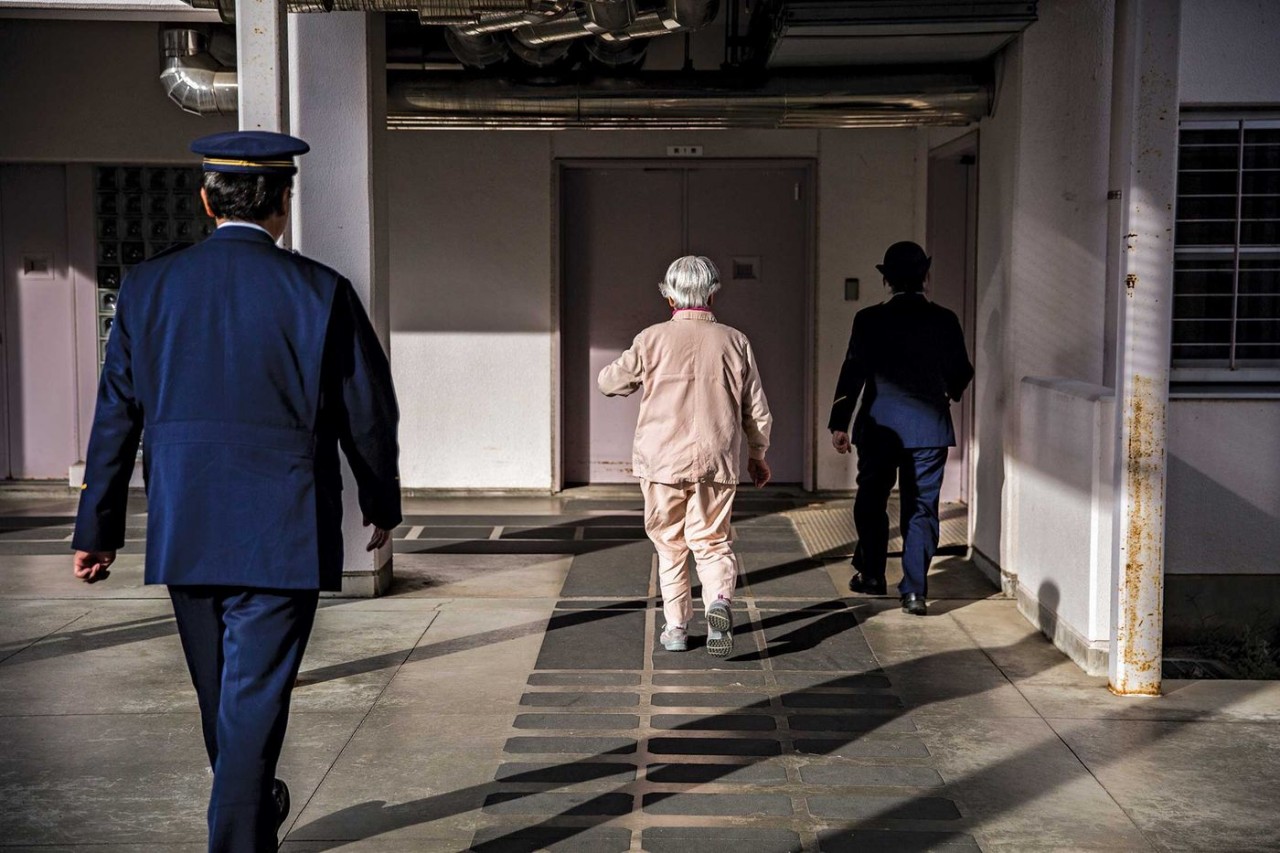 Пожилые японцы стремятся в местную тюрьму
