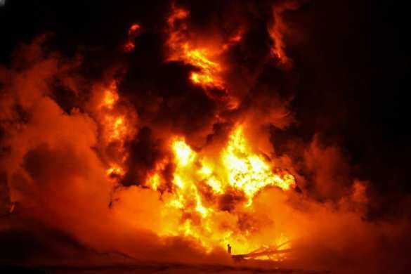 В ОАЭ после атаки Ирана загорелся крупнейший газовый комплекс Habshan | Русская весна