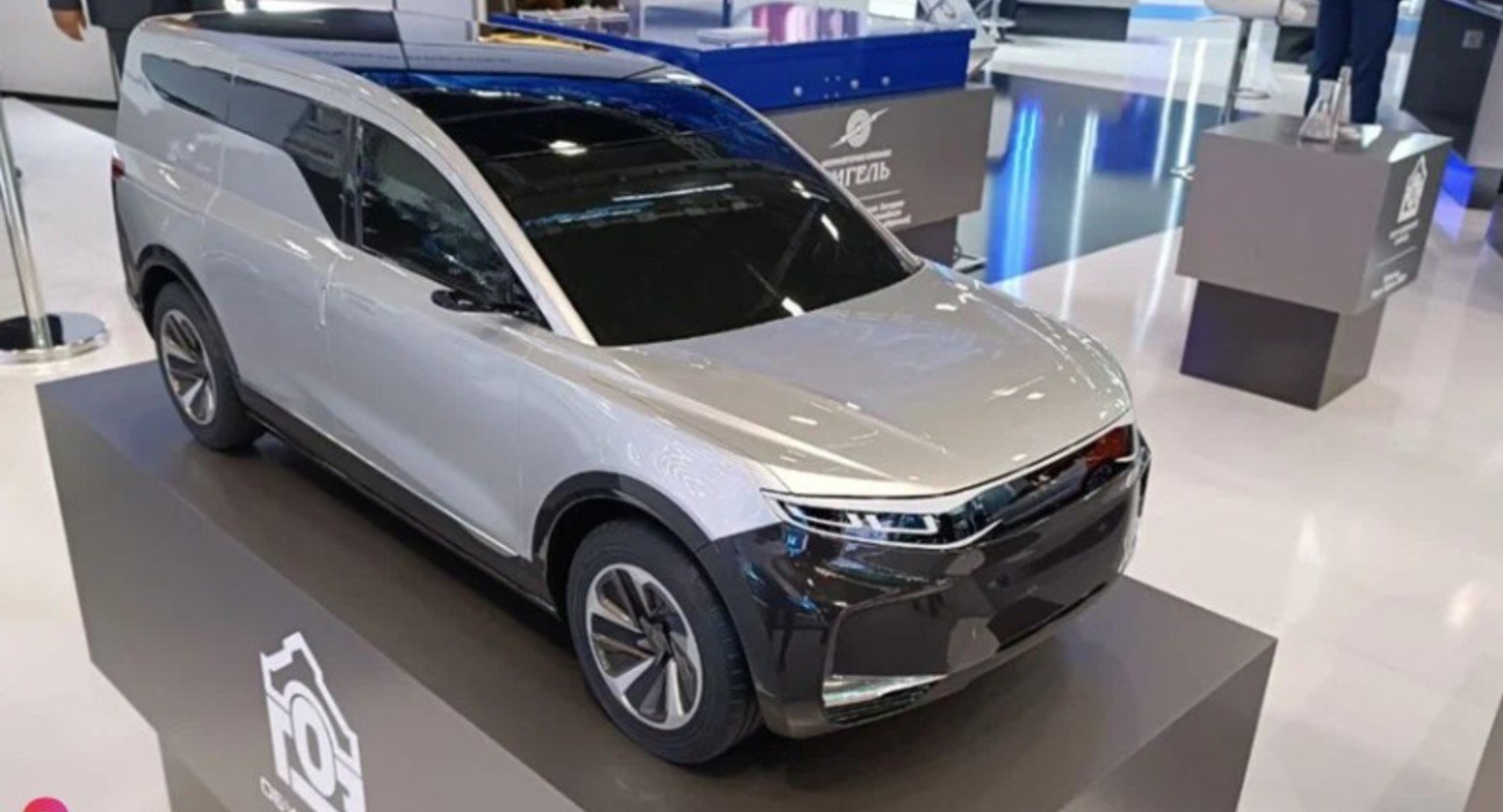 Оборонный концерн «Алмаз-Антей» показал купеобразный кроссовер и фургон на батарейках Оборонный концерн «Алмаз-Антей» показал купеобразный кроссовер и фургон на батарейках Автомобили