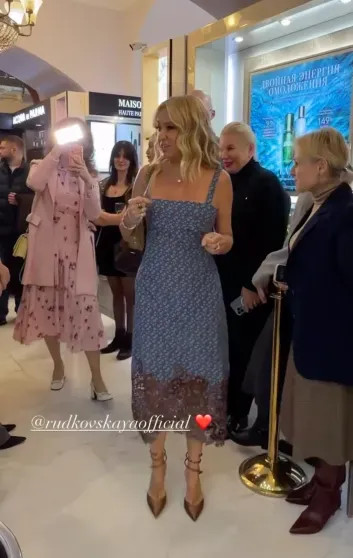 Евгения Медведева, Виктория Шелягова, Юлия Барановская посетили открытие корнера Яны Рудковской в ГУМе Плющенко, Рудковская, РудковскаяЯна, Шелягова, Рудковской, БарановскаяЯна, Владислав, только, Виктория, Медведева, Евгения, отцом, бренда, замужем, Ермак, рассказам, ранее, фигуриста, самого, слухов