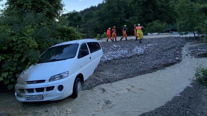 Потопы в Крыму повредили машин на 400 млн рублей — кому положена компенсация 