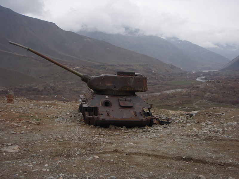 28. Танк недалеко от гробницы Масуда, Афганистан мир, природа, танк