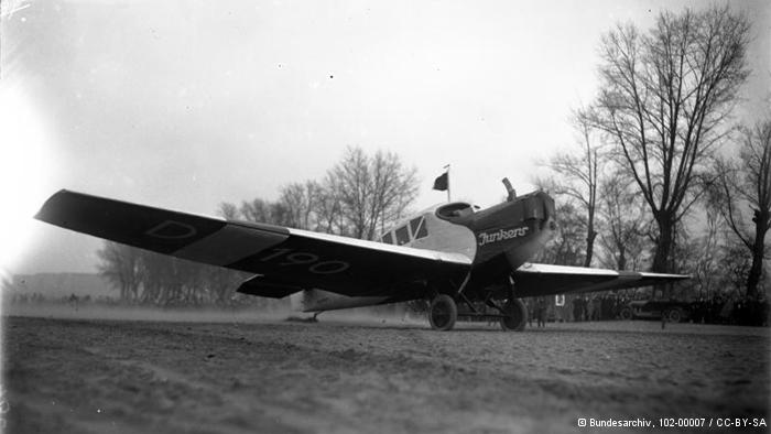 Старт самолета Юнкерса модели F 13 с первым президентом Германии Фридрихом Эбертом, 1923 год