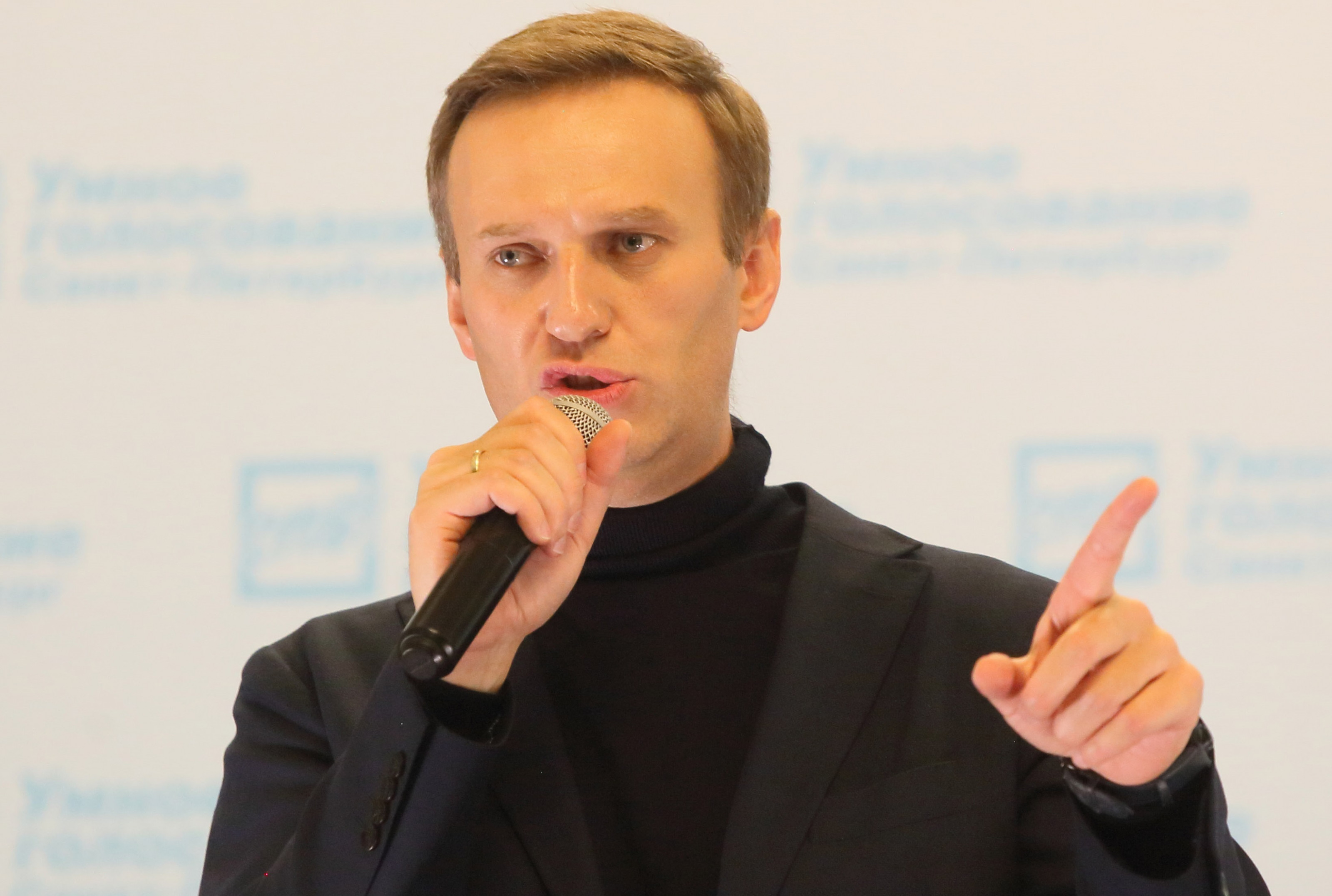 За долгами Навального никто не пришёл. В ФССП сообщили о приостановке производства