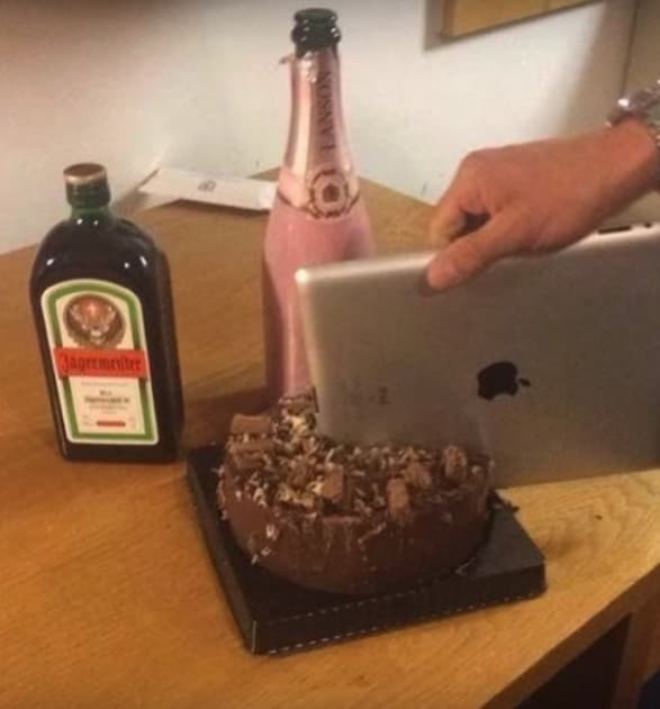 15 забавных кадров об обеспеченных людях, которые решили хвастануть своим достатком 15 забавных кадров об обеспеченных людях, которые решили хвастануть своим достатком