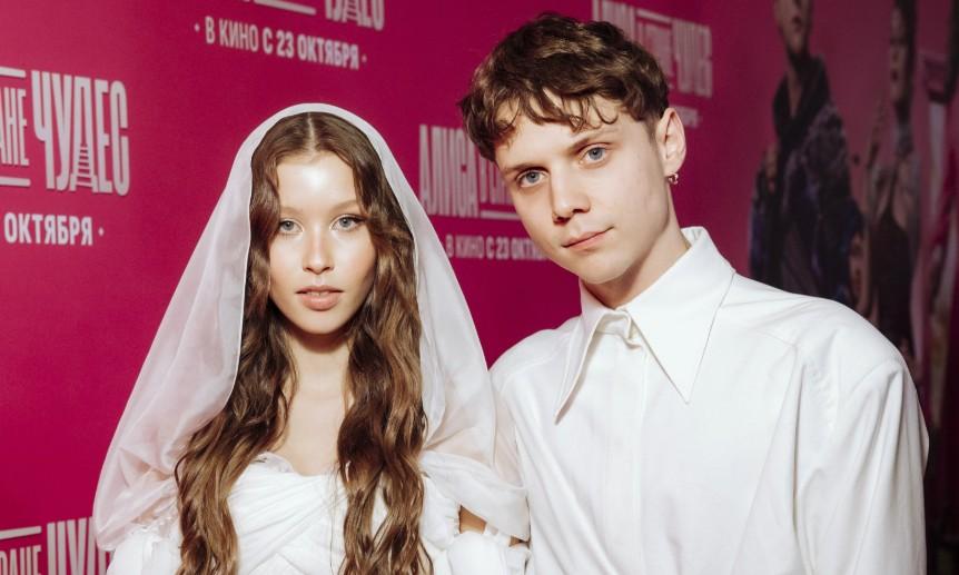 В Сети обсуждают тайную помолвку Вани Дмитриенко и Анны Пересильд