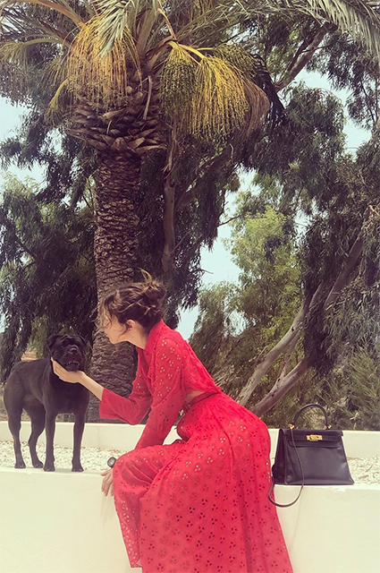 Морские прогулки и летние платья: Даша Жукова делится новыми фото из отпуска Звездный стиль