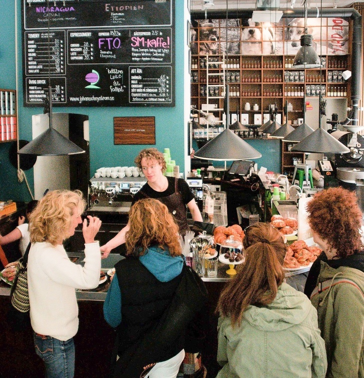 20 неочевидных ошибок, которые совершает в зарубежных кафе практически каждый турист