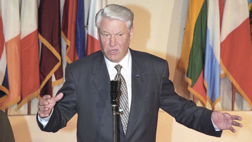 Любил одну женщину и мечтал о карьере волейболиста: каким был Ельцин вне политики