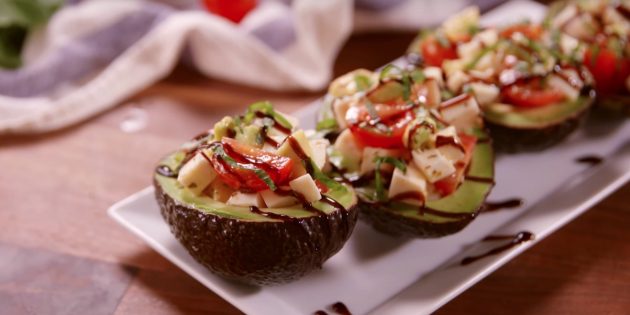 12 ярких салатов с авокадо для тех, кто любит вкусно поесть рецепты,салаты
