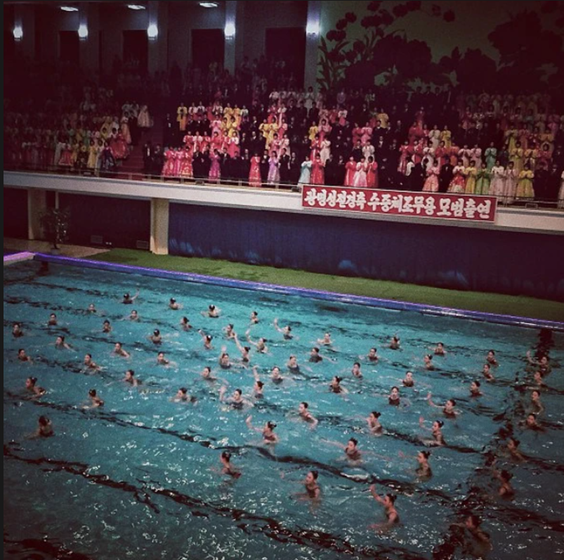 Выступление по синхронному плаванию в Пхеньяне, 2013 год