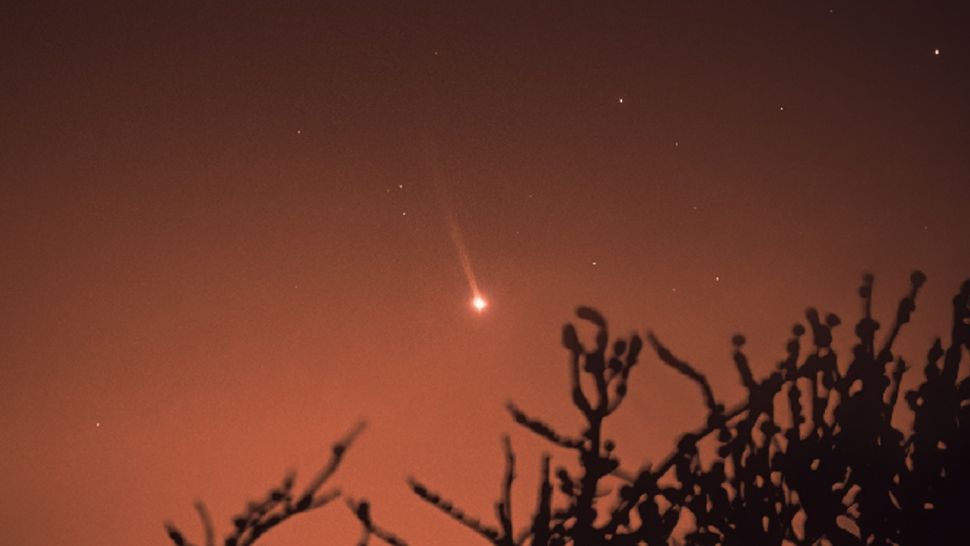 Меркурий «превратился» в комету на эффектном астрофото
