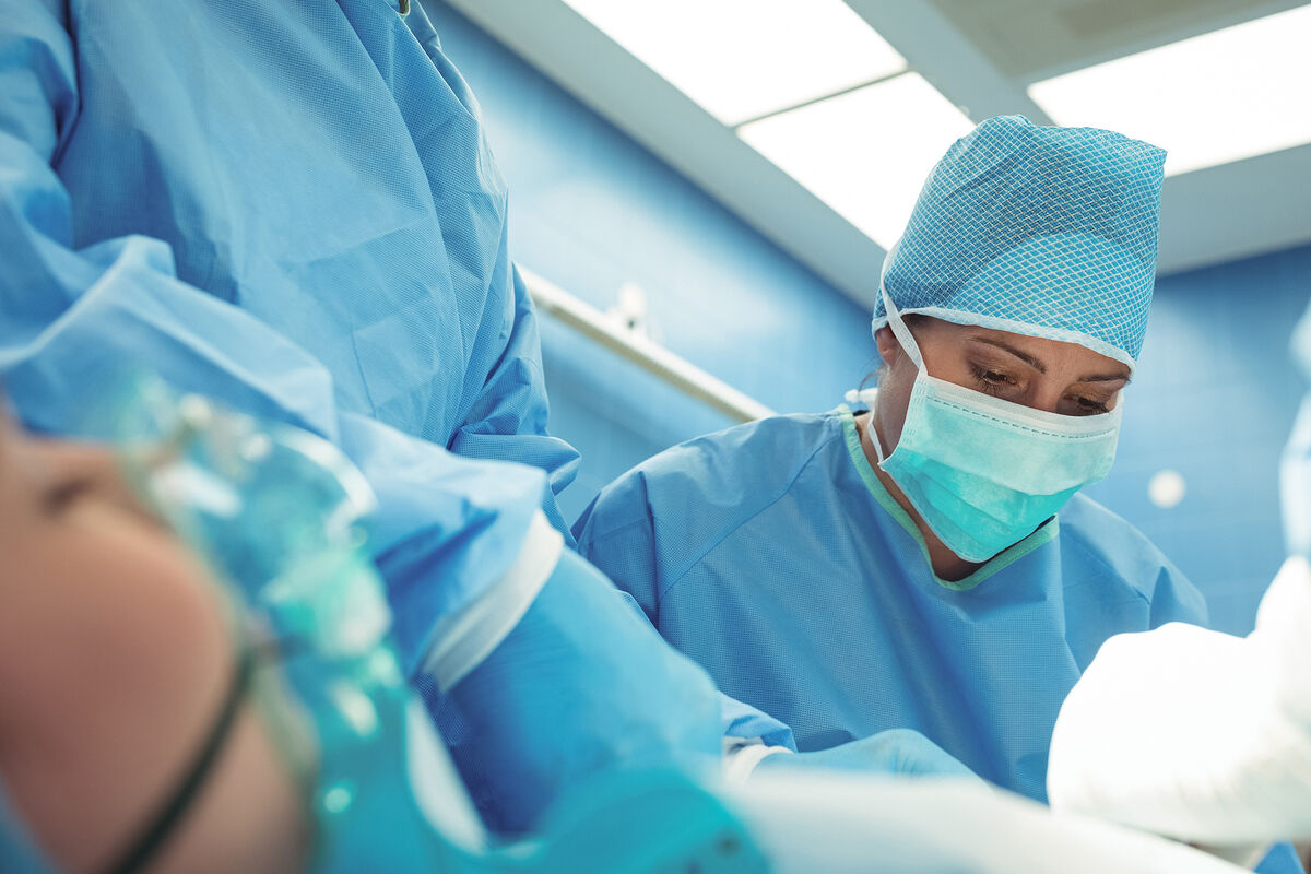 В ХМАО врачи удалили пациентке огромную опухоль почки
