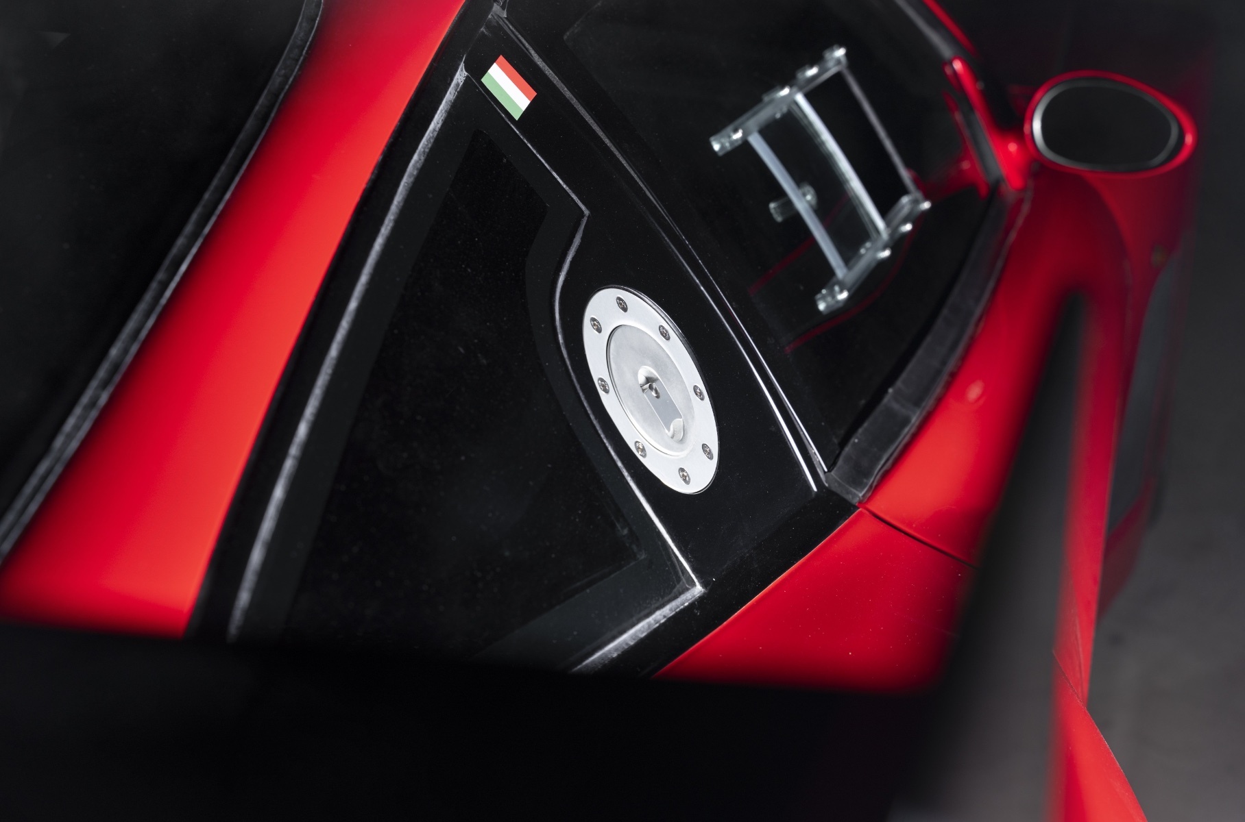 Никогда не существовавший Ferrari 575 GTC Stradale выставили на продажу Никогда не существовавший Ferrari 575 GTC Stradale выставили на продажу Новости