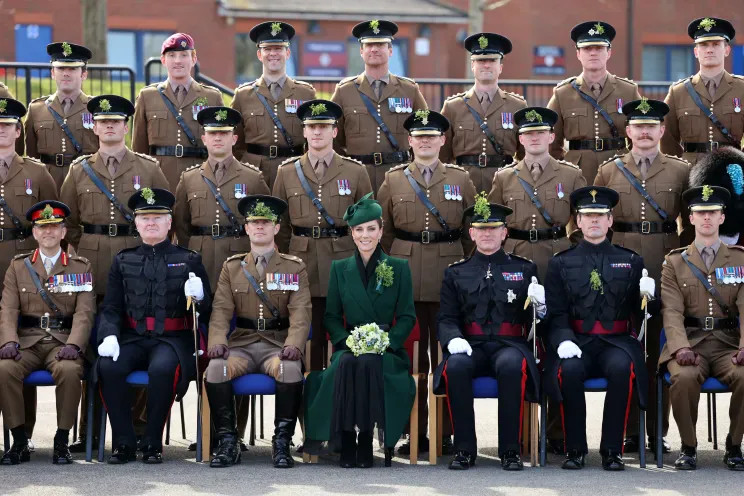 Кейт Миддлтон в зелёном на параде Ирландской гвардии