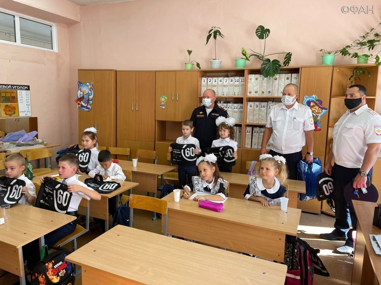 Донские автоинспекторы поздравили с Днем знаний воспитанников школы-интерната