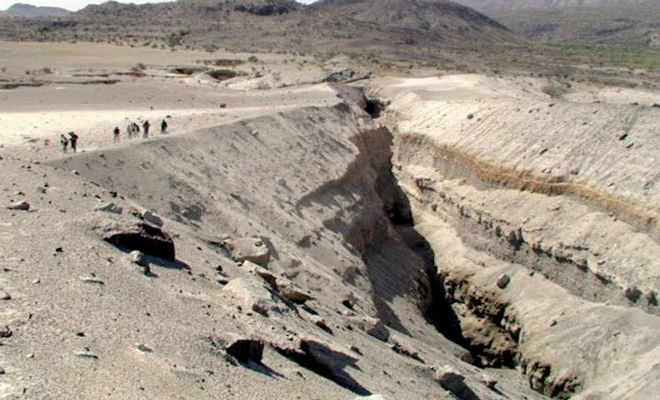 Новые трещины, которые появляются по всему миру