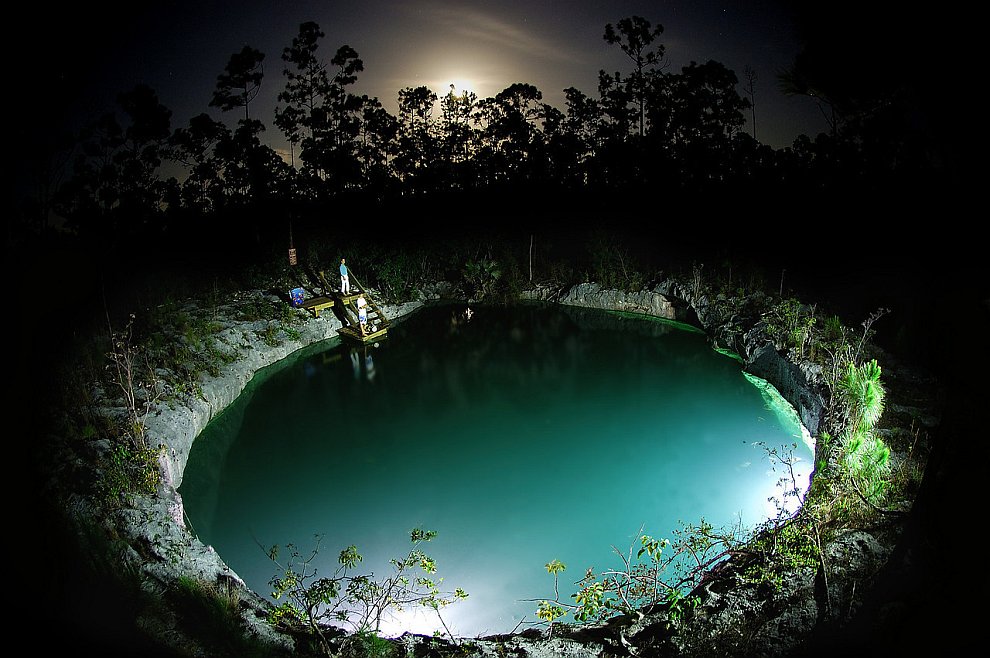 Удивительные подводные пещеры планеты Флорида, Боуэн, подводных, фотографии, светодиодных, фонарей, пещеры, Флориде, подводные, Изумруднозеленые, интервальную, съемку, кадров, использовались, Известный, ночное, светодиодные, фонари, Багамы, воды Крокодиловой