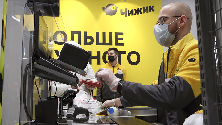 Как заработать на нищих: Фридман открывает бомж-магазины в России