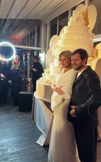 Песня от Лолиты, тост от Ларисы Гузеевой: как прошла свадьба дочери владельца 