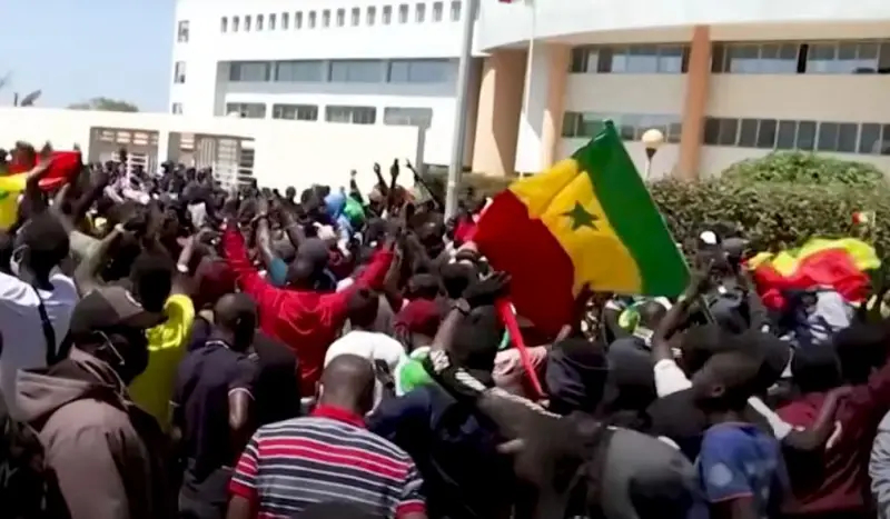 Новый президент Сенегала: Франции пора покинуть страну, а нам надо пересмотреть все соглашения с Парижем