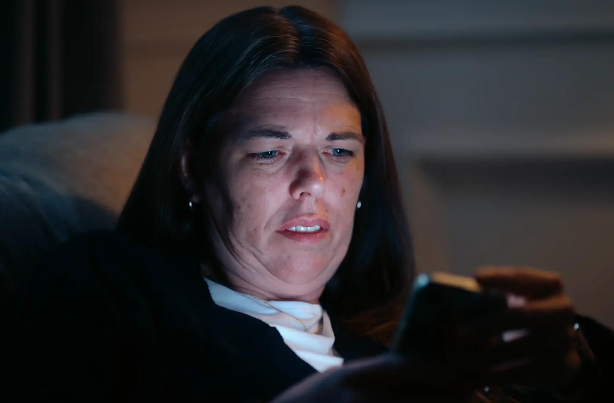 Мать два года отравляла жизнь дочери-подростка анонимными сообщениями с угрозами: почему она это делала Лоурен, Кендра, когда, дочери, будет, отношений, время, Оуэном, больше, Ликари, отношения, стала, сообщения, Кендры, сообщений, которые, номер, чтобы, выглядели, ктото