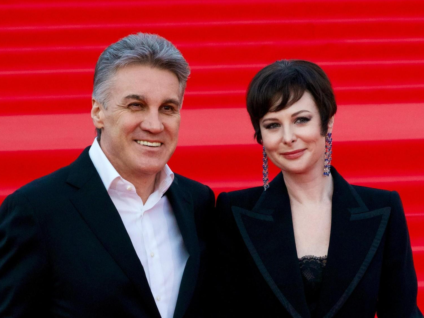 Что известно о тайной дочери покойного Алексея Пиманова, которую скрывали от публики Пиманова, Пиманов, Алексея, телеведущего, сейчас, Ольга, закон», «Человек, программы, Алексей, Однако, Дарья, Погодина, Именно, жизни, временем, Ольгой, женой, Погодиной, стало