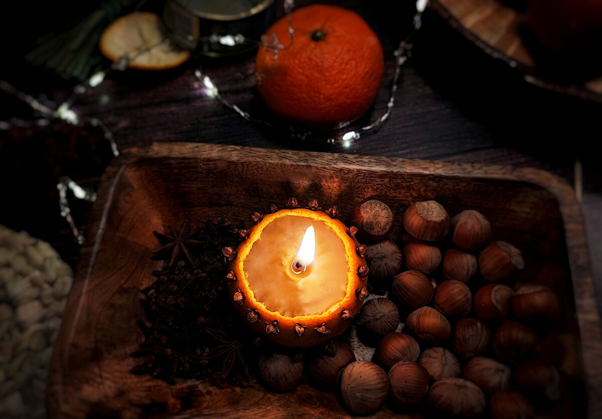 Не выкидывайте консервные баночки от икры и горошка! Вместе с мандариновыми корками они станут прекрасным материалом. Проверено! для дома и дачи,мастер-класс