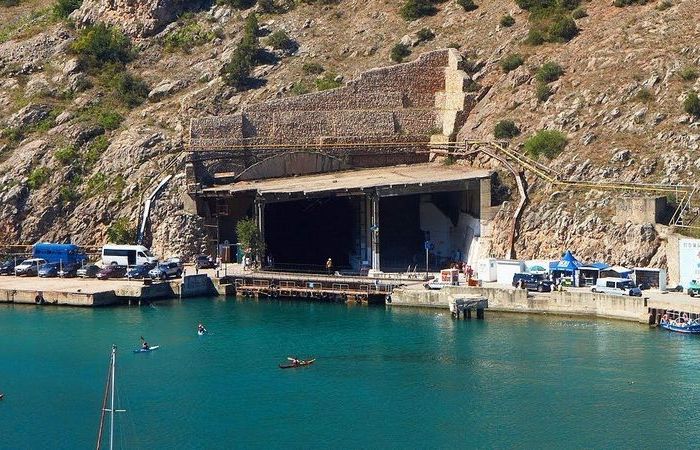 Построен недалеко от Балаклавы.