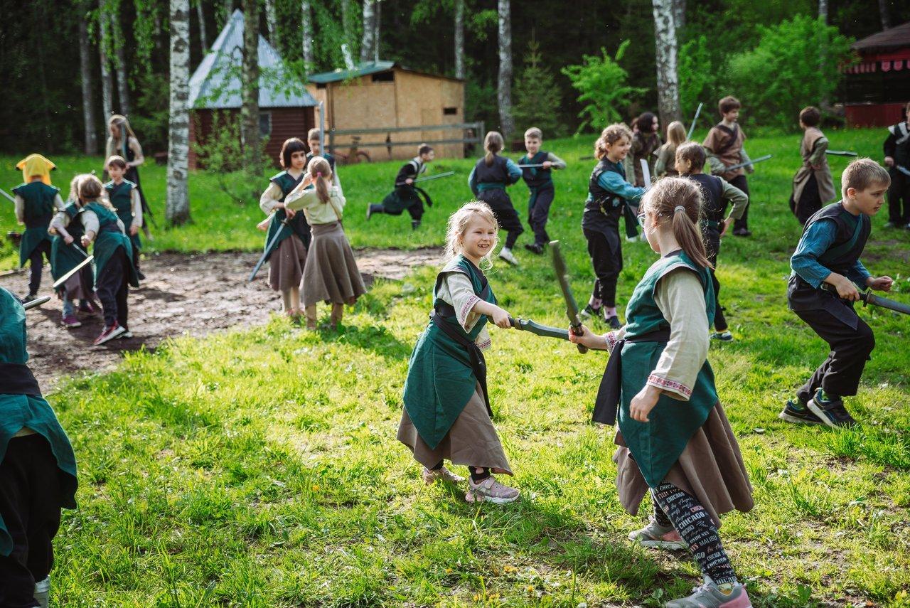 Летние лагери для подростков: 15 вариантов, где детям старше 12 лет не будет скучно летАдрес, лагеря, днейСтоимость, территории, питание, лагере, предоставляют, 5разовое, спортивные, занятия, свежем, воздухе, проживают, бассейн, Московская, творческие, также, санузлом, площадки, несколько