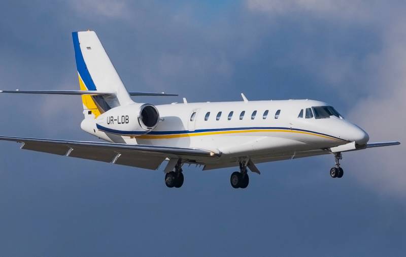 С территории Украины фиксируется «исход» бизнес-авиации, олигархи и политики покидают страну