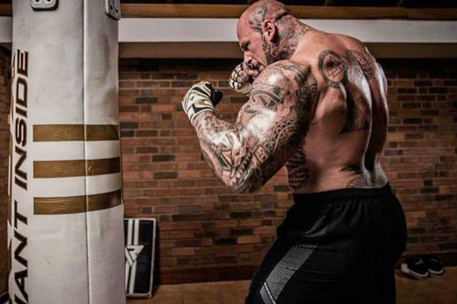 Монстр массы выйдет на ринг против иранского Халка Монстр массы выйдет на ринг против иранского Халка бой