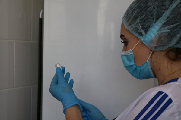 Севастопольские медики сделали прививки от коронавируса