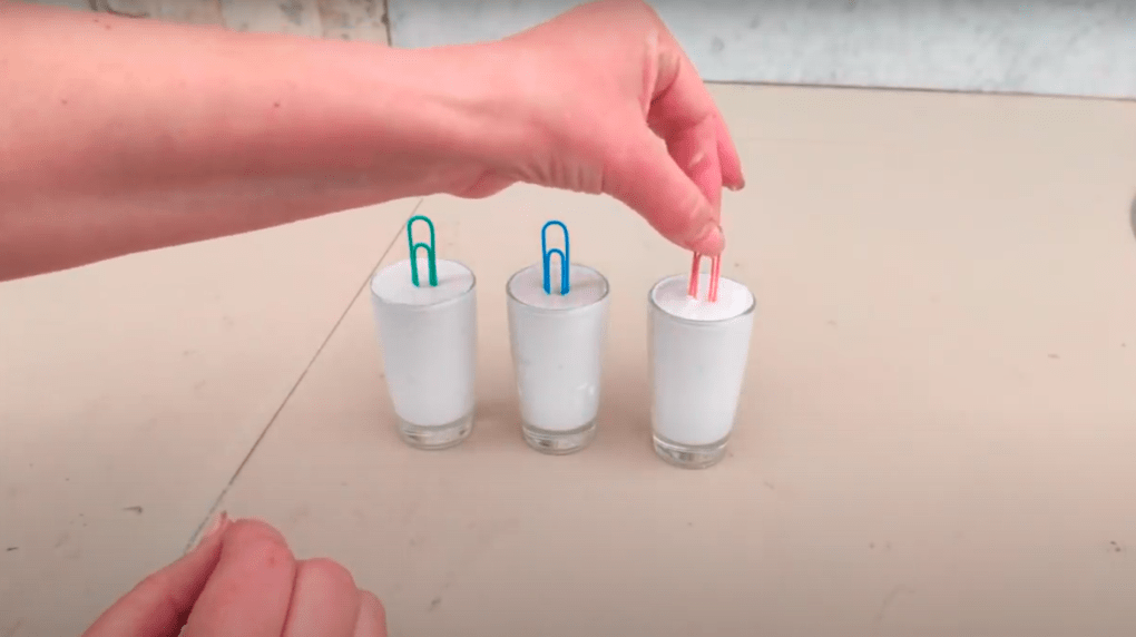 Необычная идея использования стеклянных стопок. Удобно и красиво интерьер,рукоделие,своими руками,сделай сам