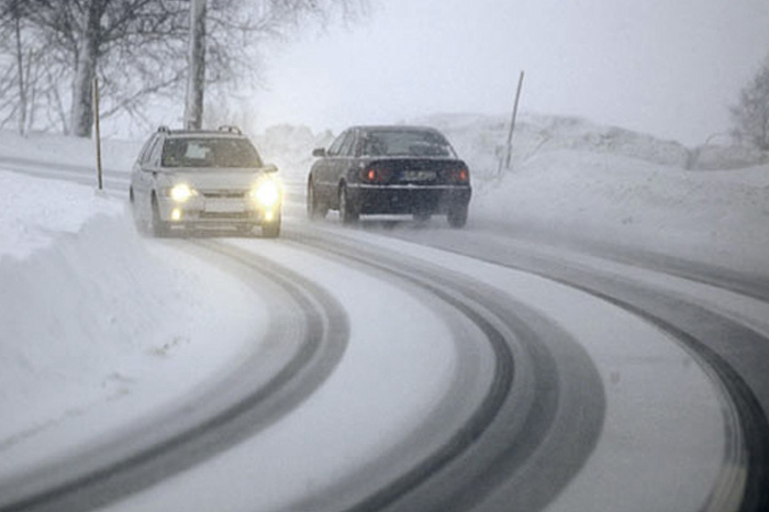 Вождение машины зимой: правила базовой безопасности Авто,безопасность,зима,правила вождения,Пространство