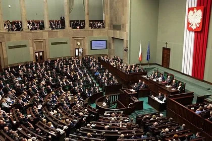 Власти Польши одобрили проект бюджета с дефицитом и ростом военных расходов