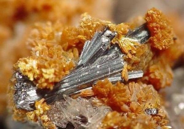 Гутчинсонит длиннопост, камни, минерал, человек