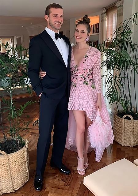 Телеграм-каналы: Даша Жукова и Ставрос Ниархос стали родителями Звездные пары