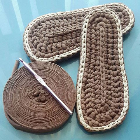 Домашние тапочки вязаные крючком Домашние тапочки вязаные крючком вязание крючком