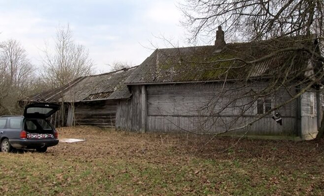 Мужчина купил заброшенный хутор 1918 года и несмотря на насмешки за 3 года построил дом мечты