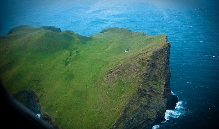 Интригующая история одинокого дома на необитаемом острове Исландии оЭдлидаэй, Эдлидаэй, остров, острова, можно, место, островов, только, обнаружен, Vestmannaeyjar, просто, время, который, могут, которые, ИсландияНа, домик, просторах, попасть, архипелага