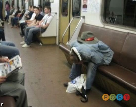 Люди в метро прикол (99 фото)