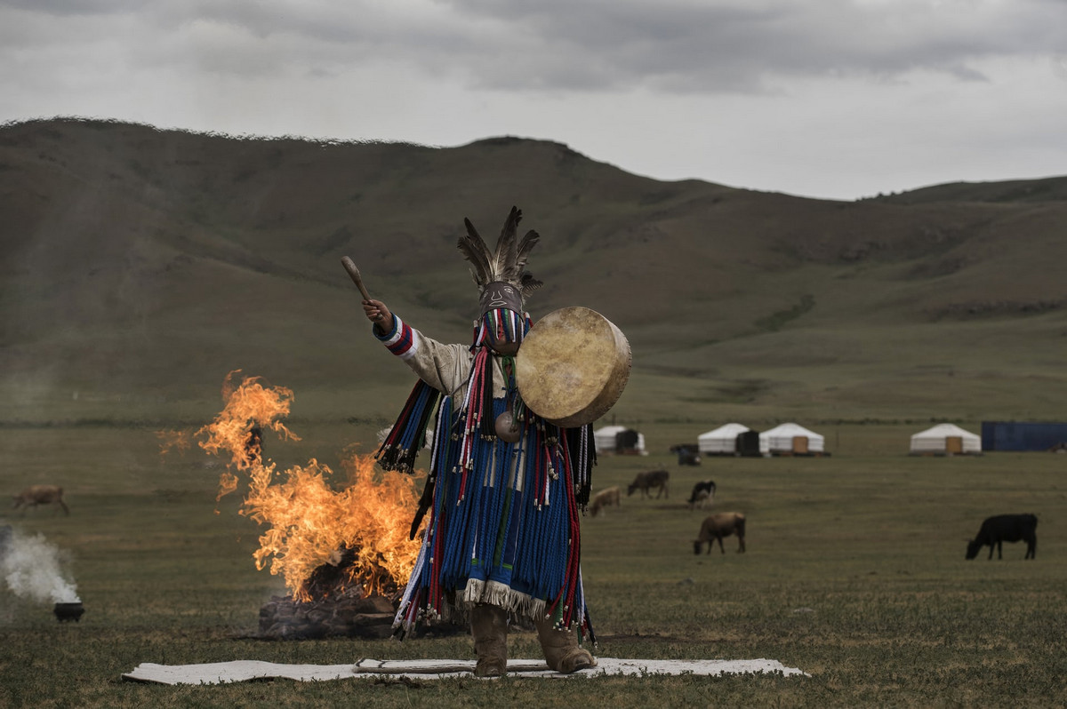 Shamanskie-ritualy-v-Mongolii 10