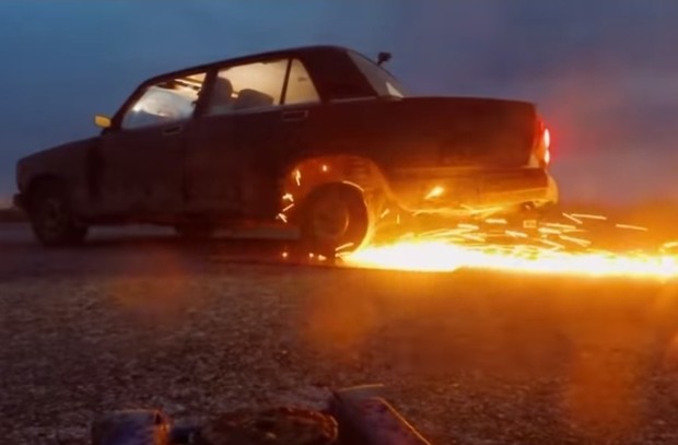 Мужики сварганили автомобилю колеса из дисков для болгарки