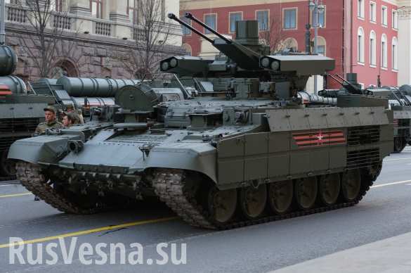 Глазами «Терминатора»: с боевой машины засняли ночную репетицию парада Победы 