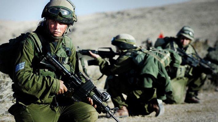 Женщины проходят срочную службу в армиях многих стран