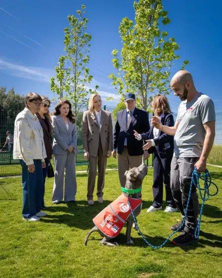 Княгиня Шарлен, князь Альбер II и члены монаршей семьи посетили приют для животных в Монако Шарлен, Альбер, князь, Монако, княгиня, Масси, животных, князя, приюта, семьи, Гримальди, Камилла, Стефания, принцесса, принцессы, ШарленКнягиня, МеланиАнтуанетта, IIКнягиня, Уиттсток, IIГарет